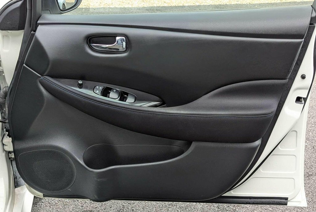 Nissan Leaf Hatchback Grey #10