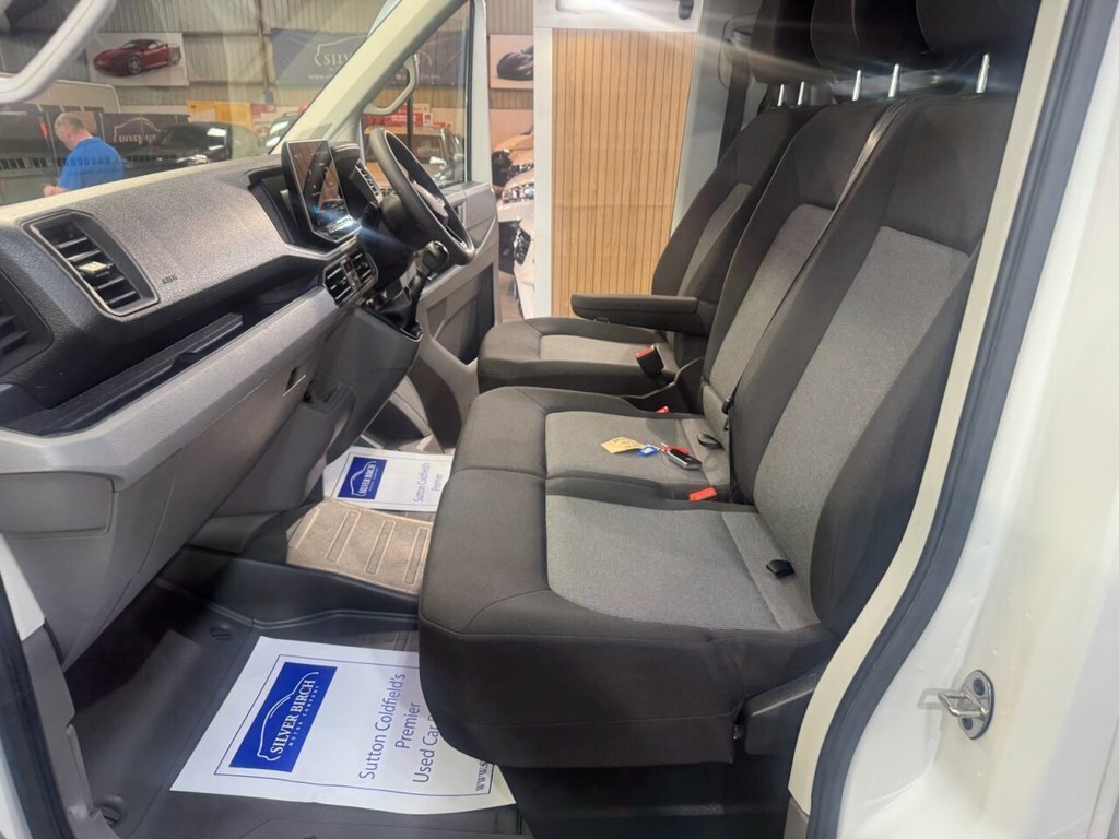 Volkswagen Crafter 2L Commerce GJ25LZD White #2