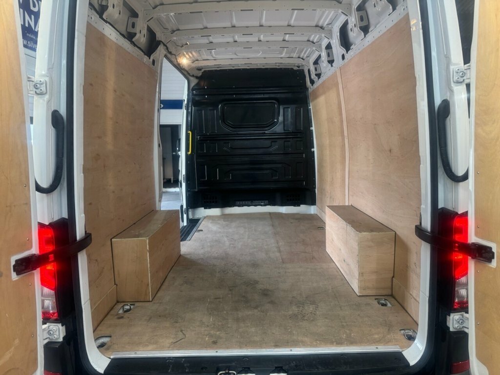 Volkswagen Crafter 2L Commerce GJ25LZD White #6