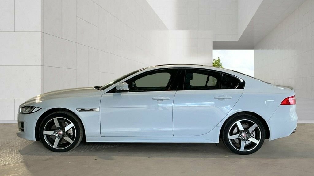 Jaguar XE 2L R-sport OW16ROU White #2