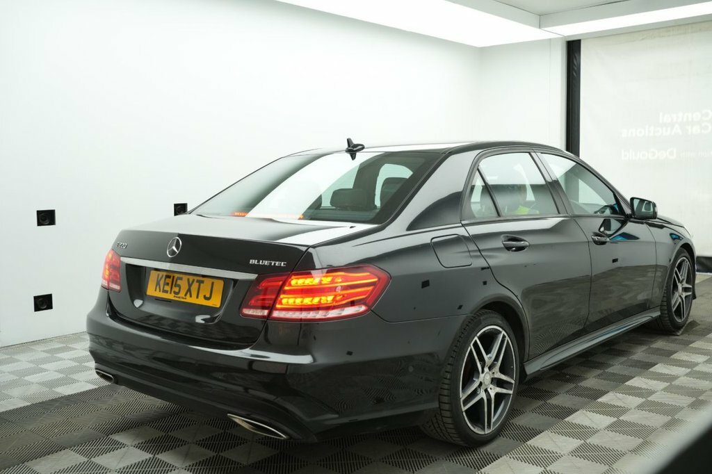 Mercedes-Benz E Class 2L Amg Night Edition Black #2