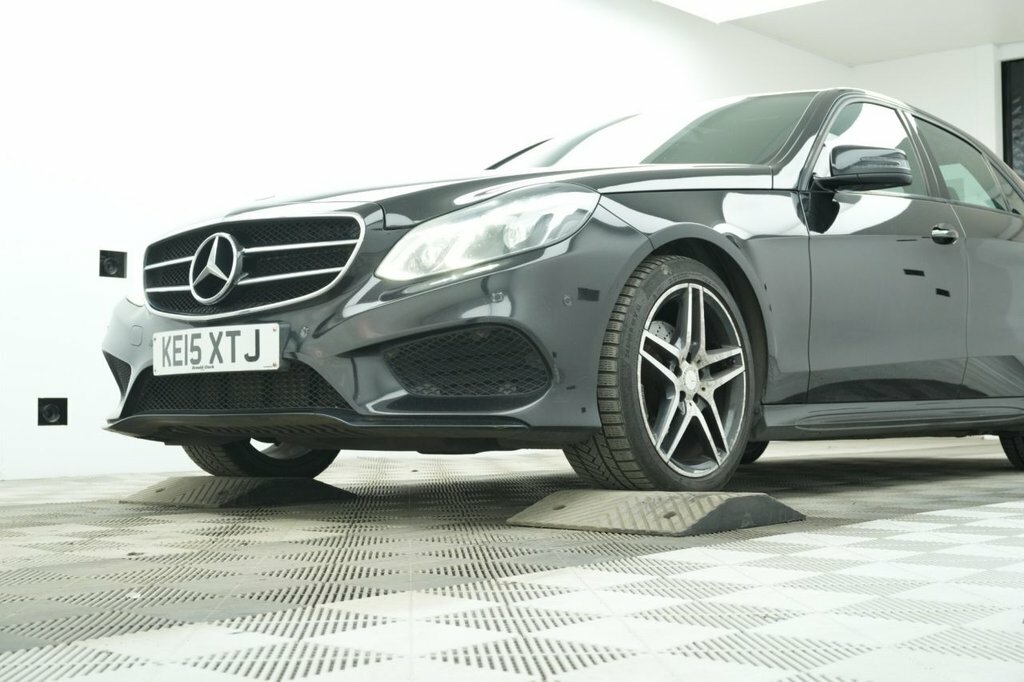 Mercedes-Benz E Class 2L Amg Night Edition Black #4