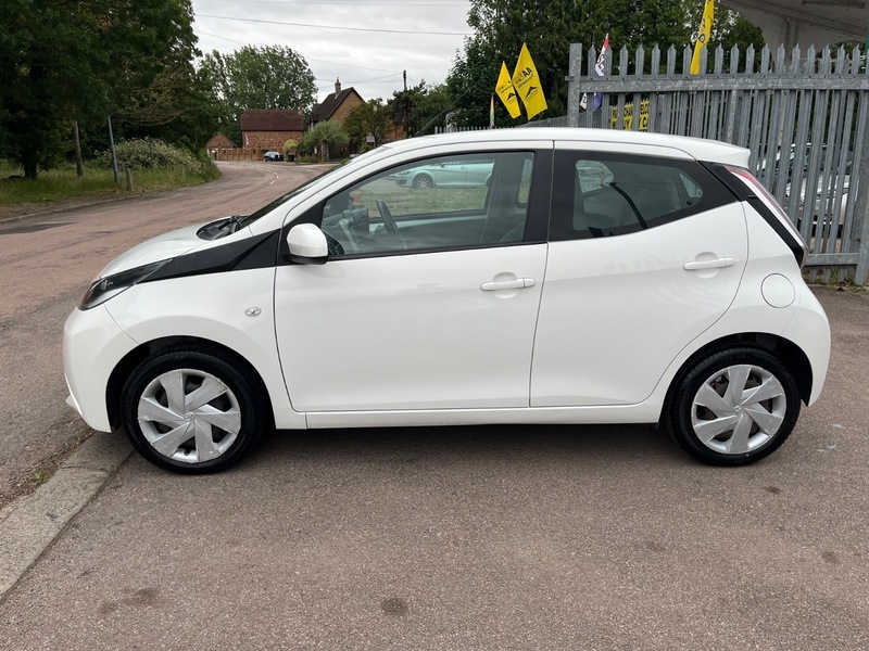 Toyota Aygo Vvt-i X-play White #6