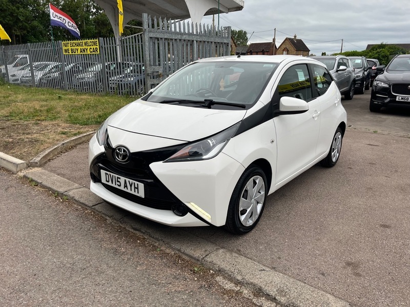 Toyota Aygo Vvt-i X-play White #4