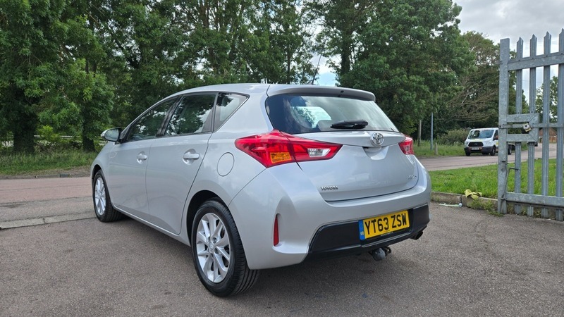 Toyota Auris Hatchback Grey #9