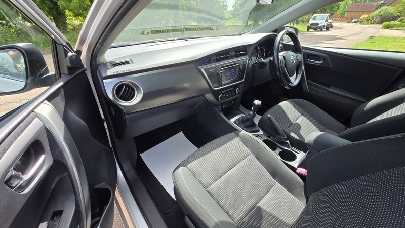 Toyota Auris Hatchback Grey #21