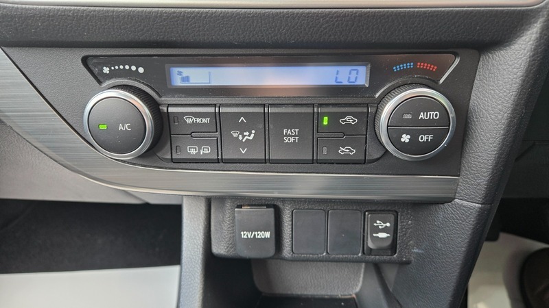 Toyota Auris Hatchback Grey #26