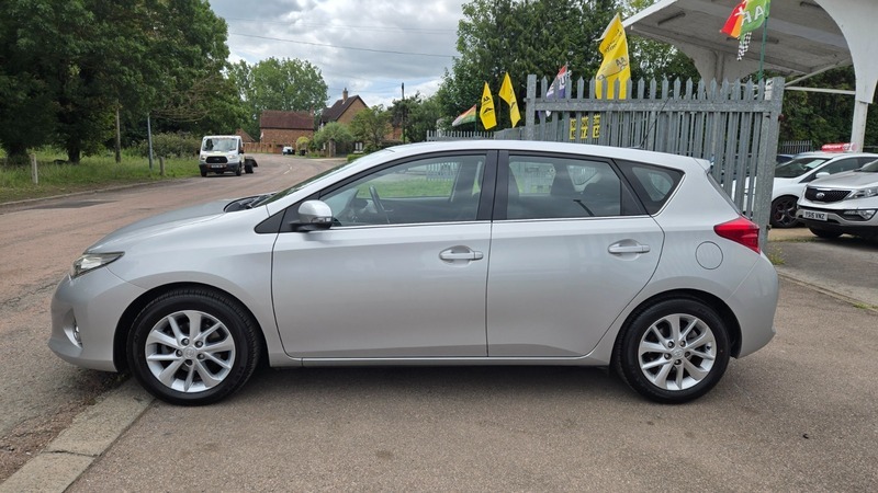 Toyota Auris Hatchback Grey #7