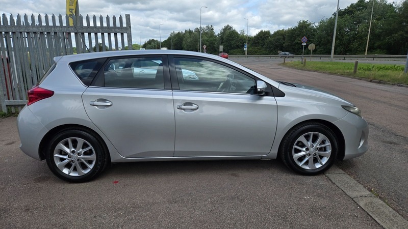Toyota Auris Hatchback Grey #8