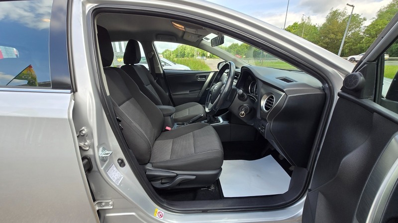 Toyota Auris Hatchback Grey #15