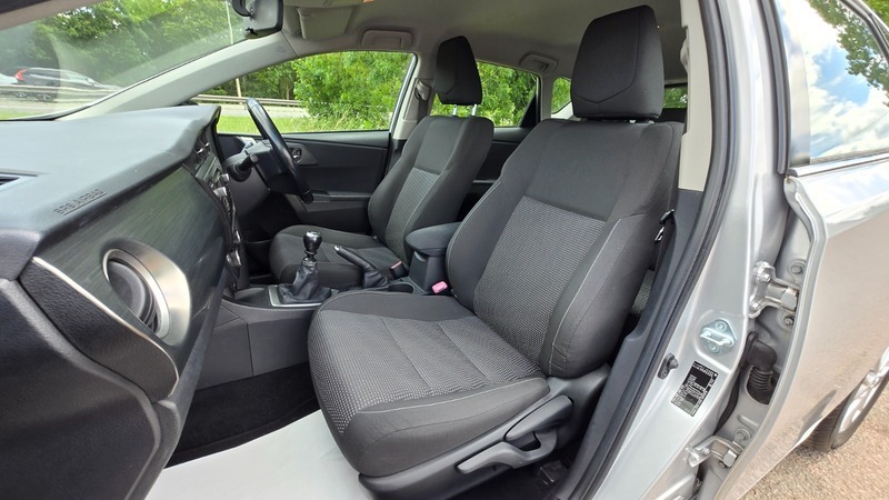 Toyota Auris Hatchback Grey #31