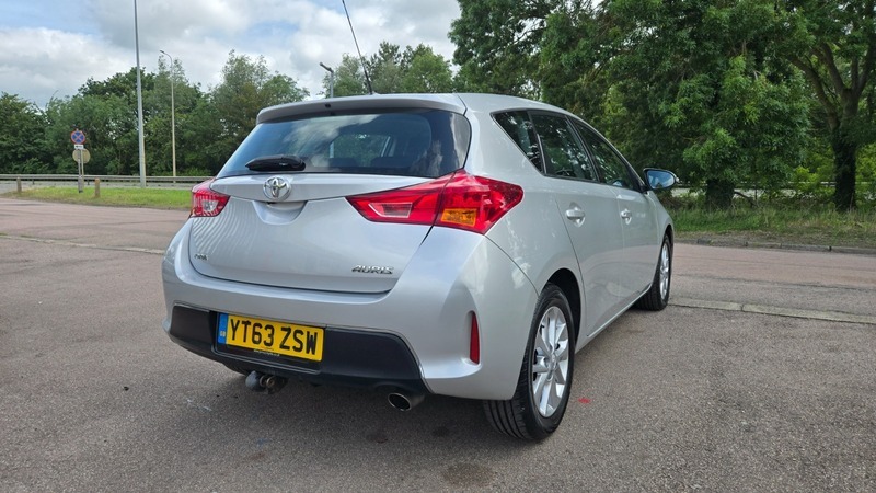 Toyota Auris Hatchback Grey #10