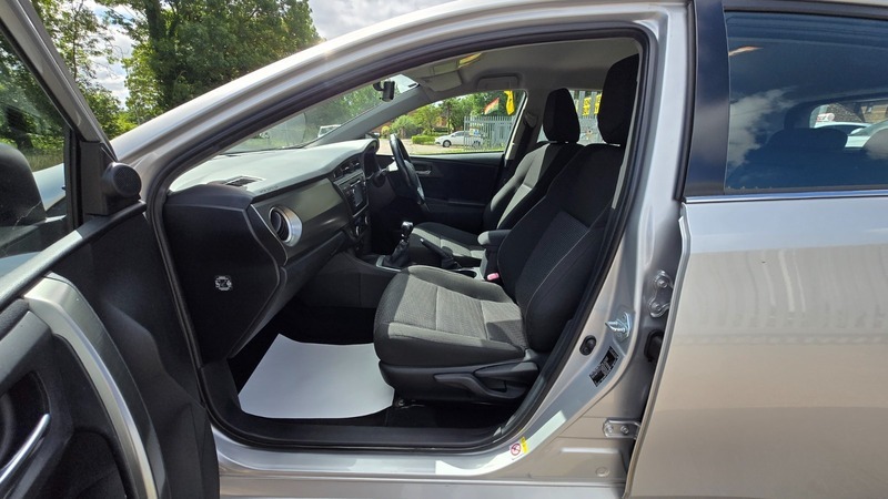Toyota Auris Hatchback Grey #20