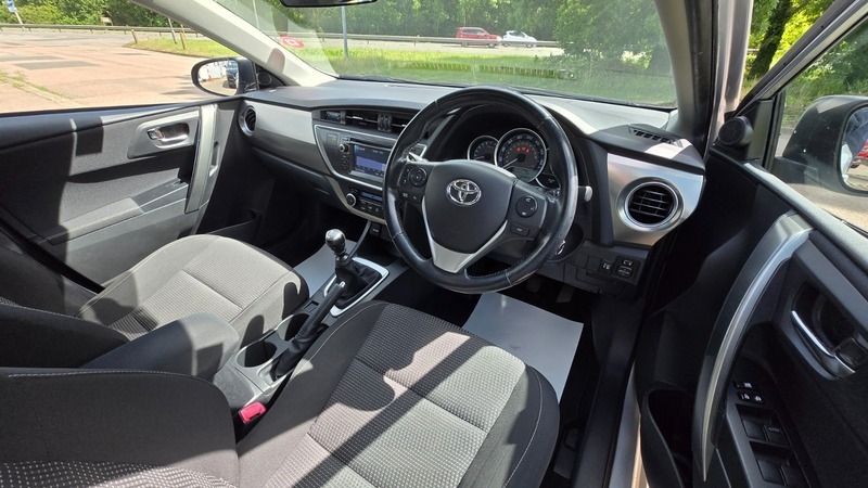 Toyota Auris Hatchback Grey #16