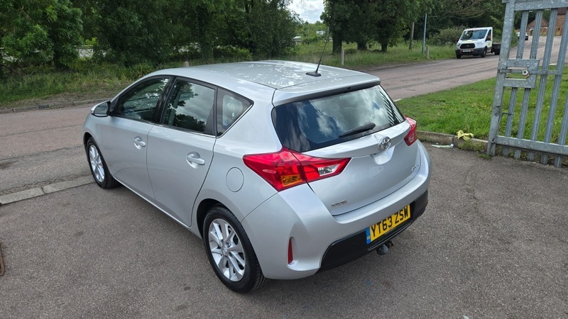 Toyota Auris Hatchback Grey #11