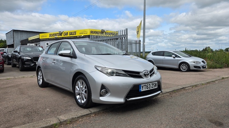 Toyota Auris Hatchback Grey #41
