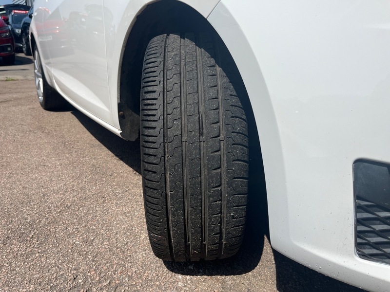 Seat Ibiza 1.2 Tsi Se Dsg Red #25