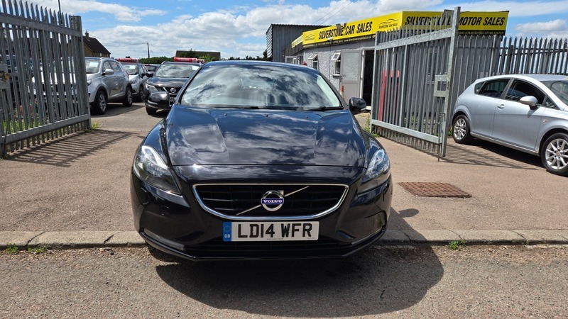 Volvo V40 D2 Se Nav Black #2
