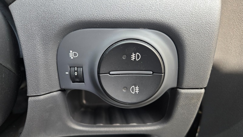 Kia RIO 1.4 1 Hatchback 150 Gkm, 95 Bh Silver #31