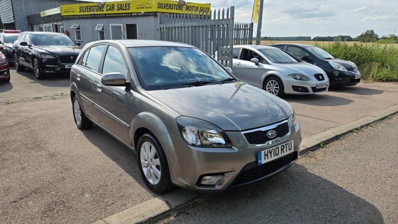 Kia RIO 1.4 1 Hatchback 150 Gkm, 95 Bh Silver #41