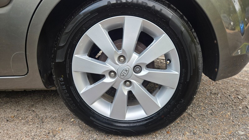 Kia RIO 1.4 1 Hatchback 150 Gkm, 95 Bh Silver #37