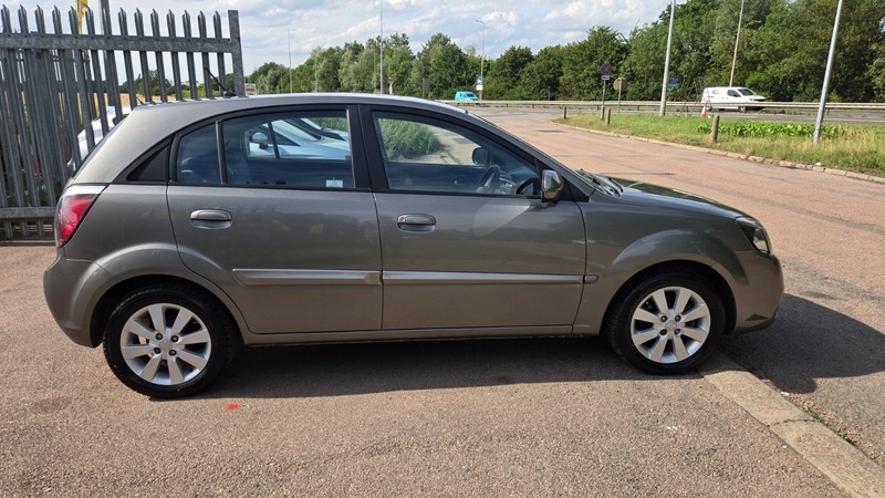 Kia RIO 1.4 1 Hatchback 150 Gkm, 95 Bh Silver #8