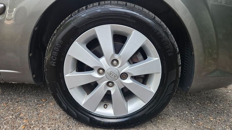 Kia RIO 1.4 1 Hatchback 150 Gkm, 95 Bh Silver #35