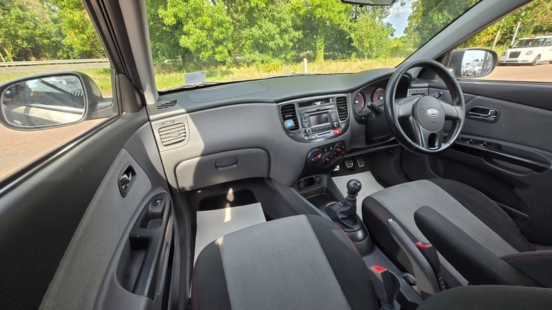Kia RIO 1.4 1 Hatchback 150 Gkm, 95 Bh Silver #23