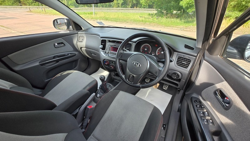 Kia RIO 1.4 1 Hatchback 150 Gkm, 95 Bh Silver #17