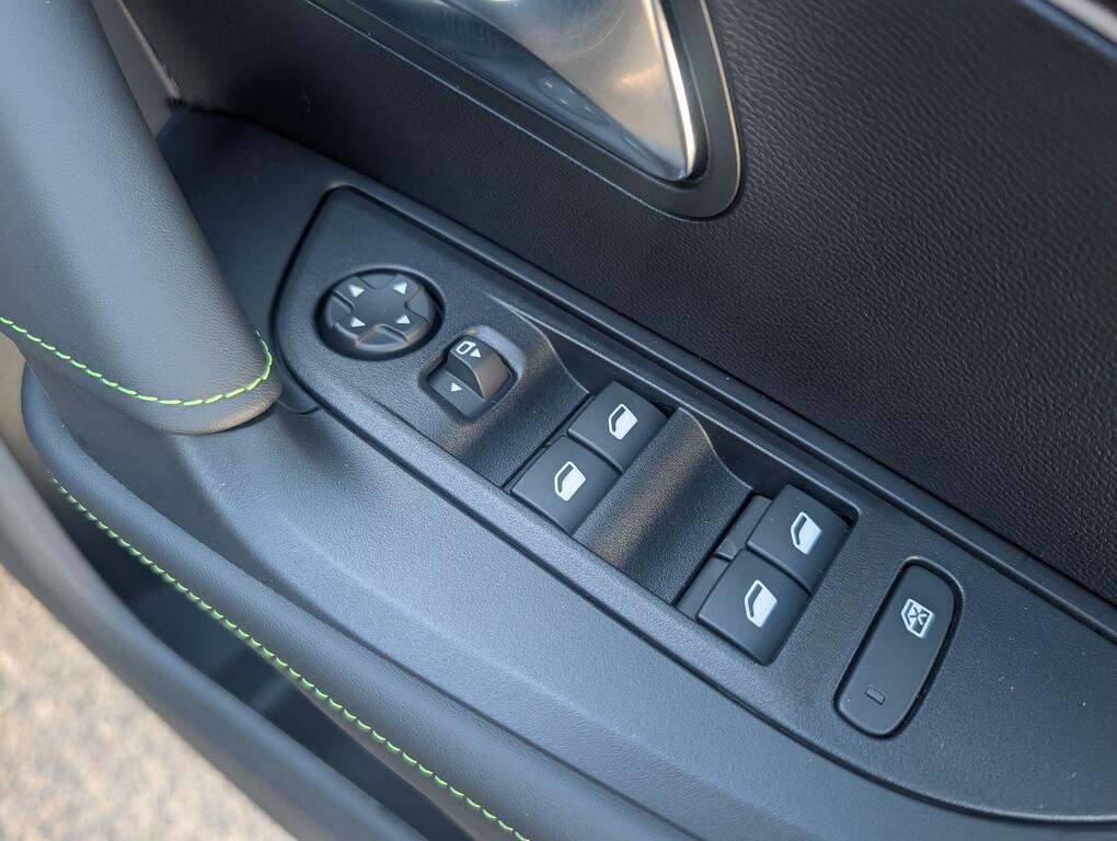 Peugeot 2008 1.2 Puretech Active Start Stop Red #11
