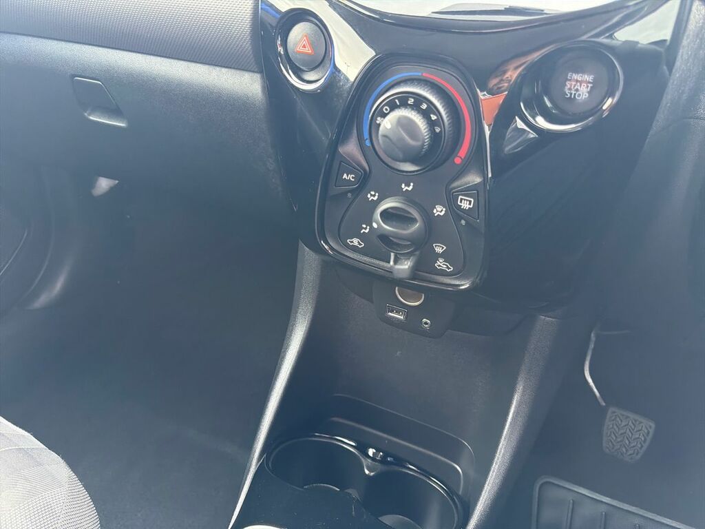 Peugeot 108 1.0 72 Active Red #22