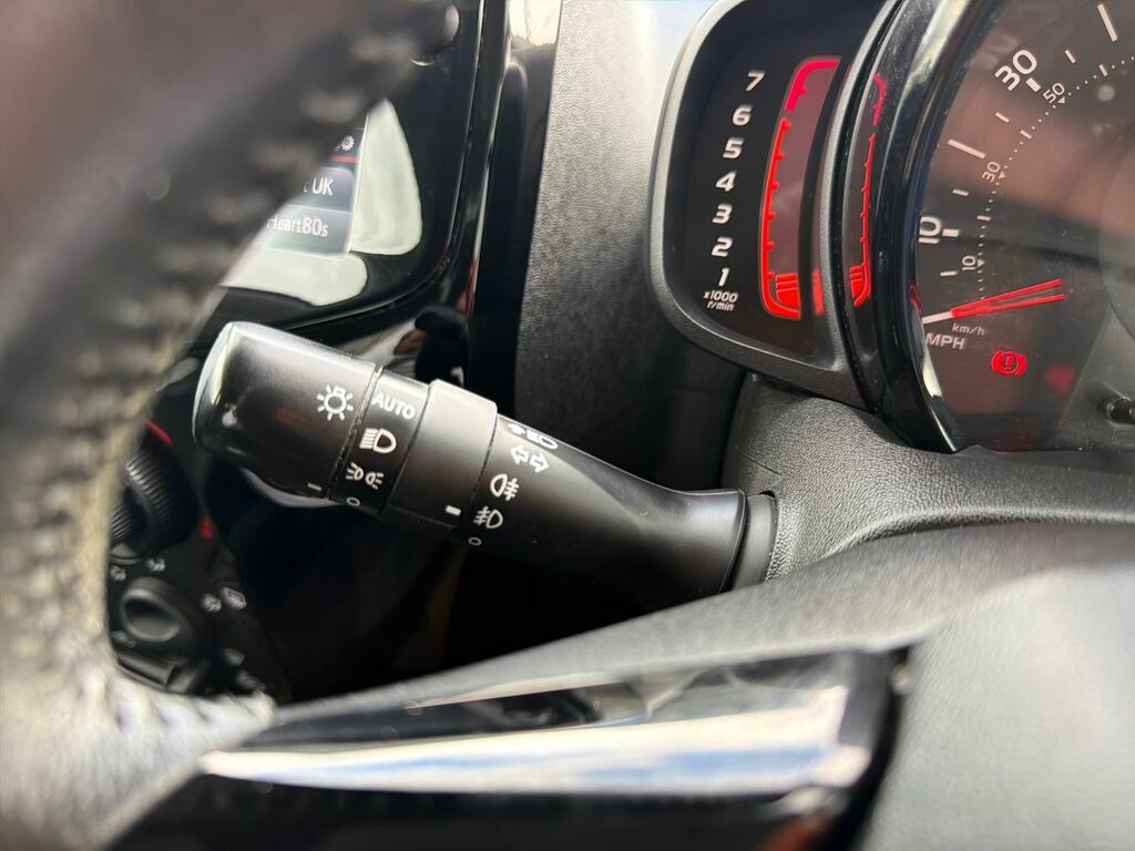 Peugeot 108 1.0 72 Active Red #21