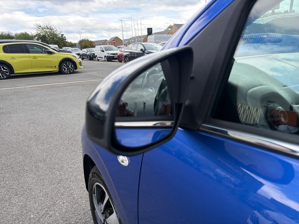 Peugeot 108 1.0 72 Active Red #24