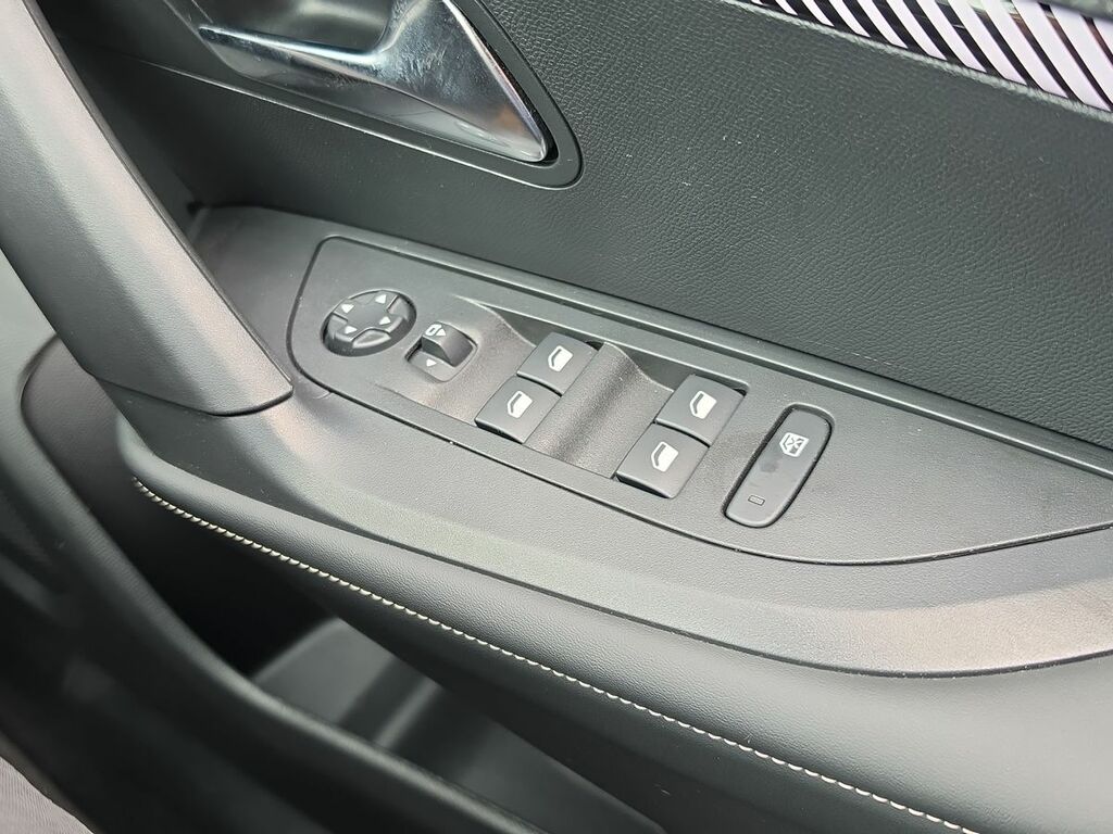 Peugeot e-2008 50Kwh Allure Suv Blue #24