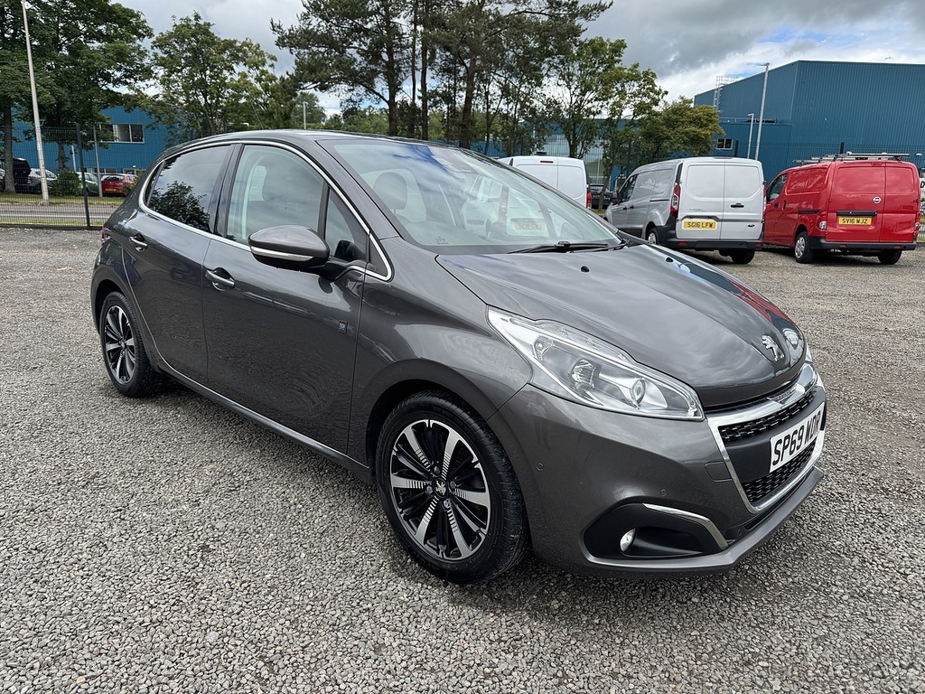 Peugeot 208 1.2 Puretech Tech Edition Grey #3