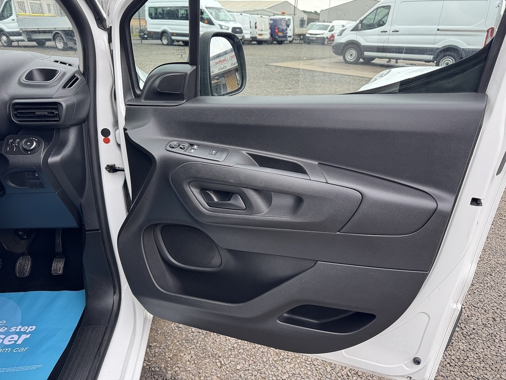 Vauxhall Combo Turbo D 2300 Edition Crewvan L2 Euro 6 U2074 Ule White #12
