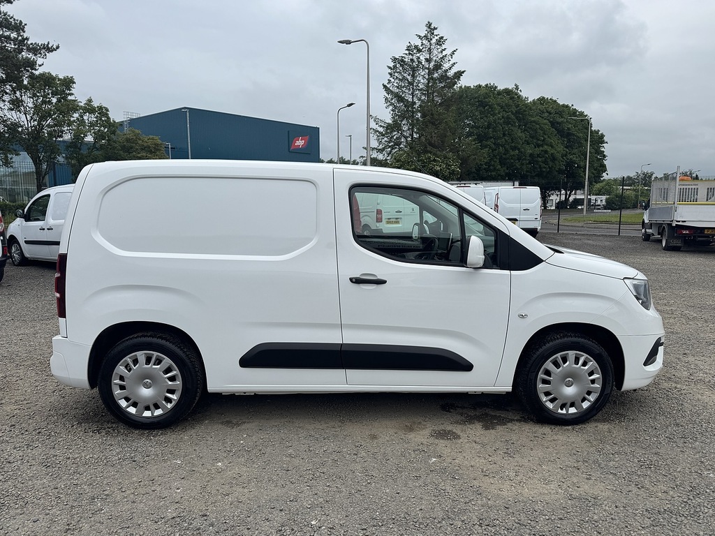 Vauxhall Combo 2000 L1 Sportive 1.5Td 100Ps White #3