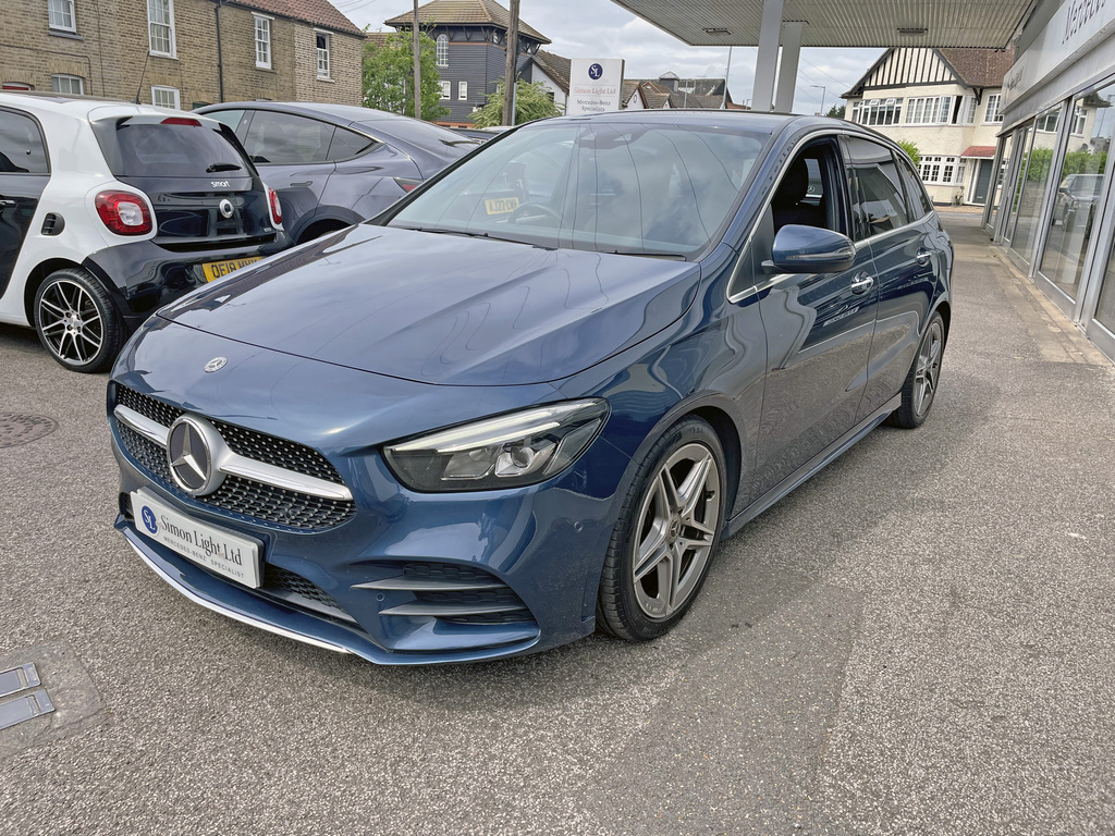 Mercedes-Benz B Class B180 Amg Line Premium  #3