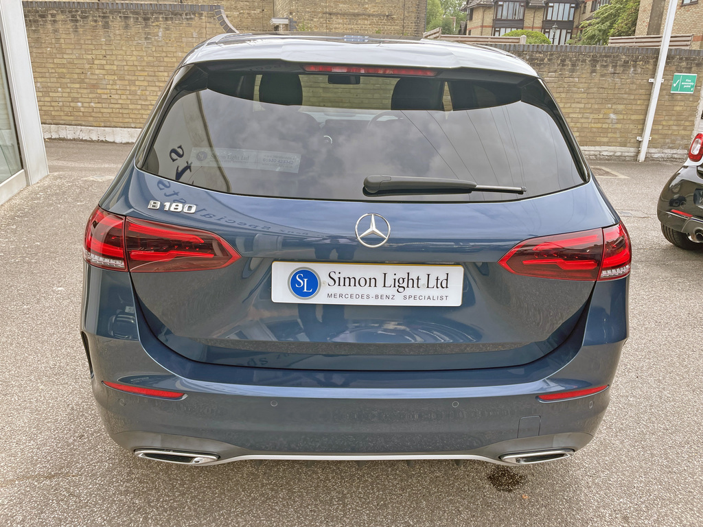 Mercedes-Benz B Class B180 Amg Line Premium  #4