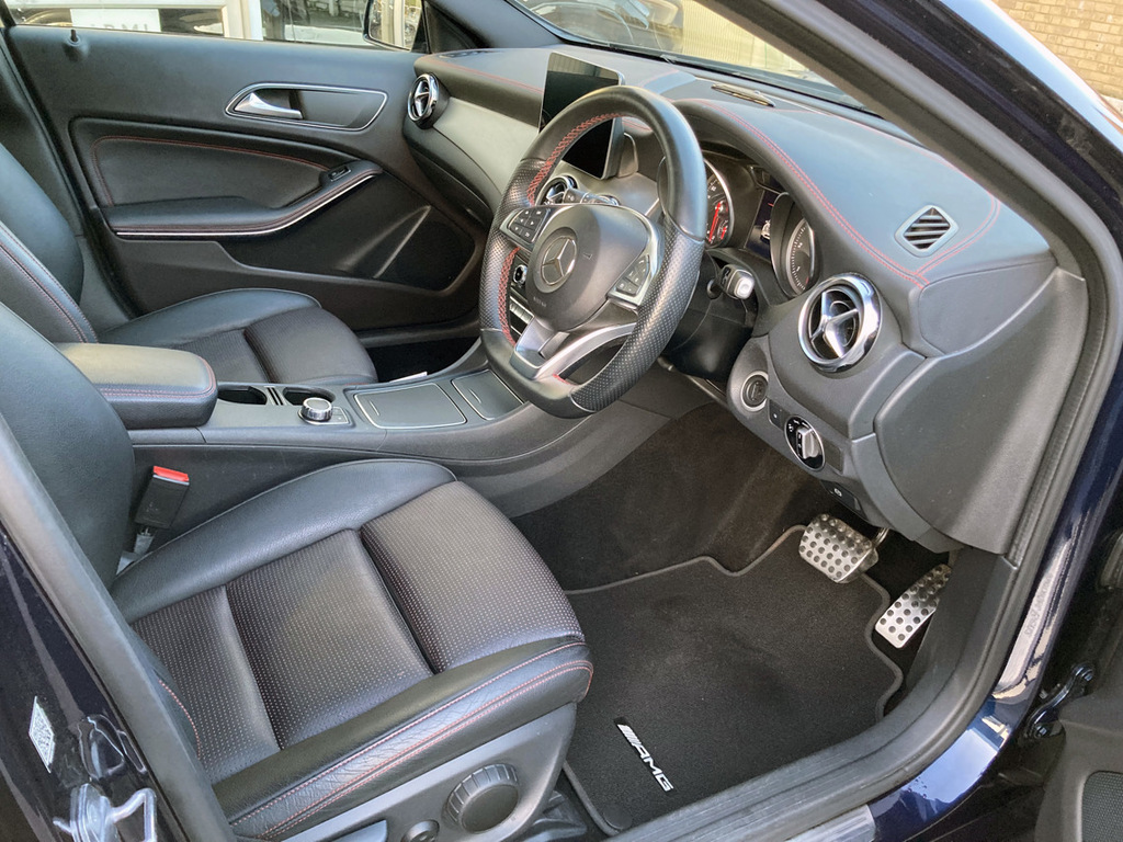 Mercedes-Benz GLA Class Gla220d Amg Line Premium 4-Matic Eu6  #5