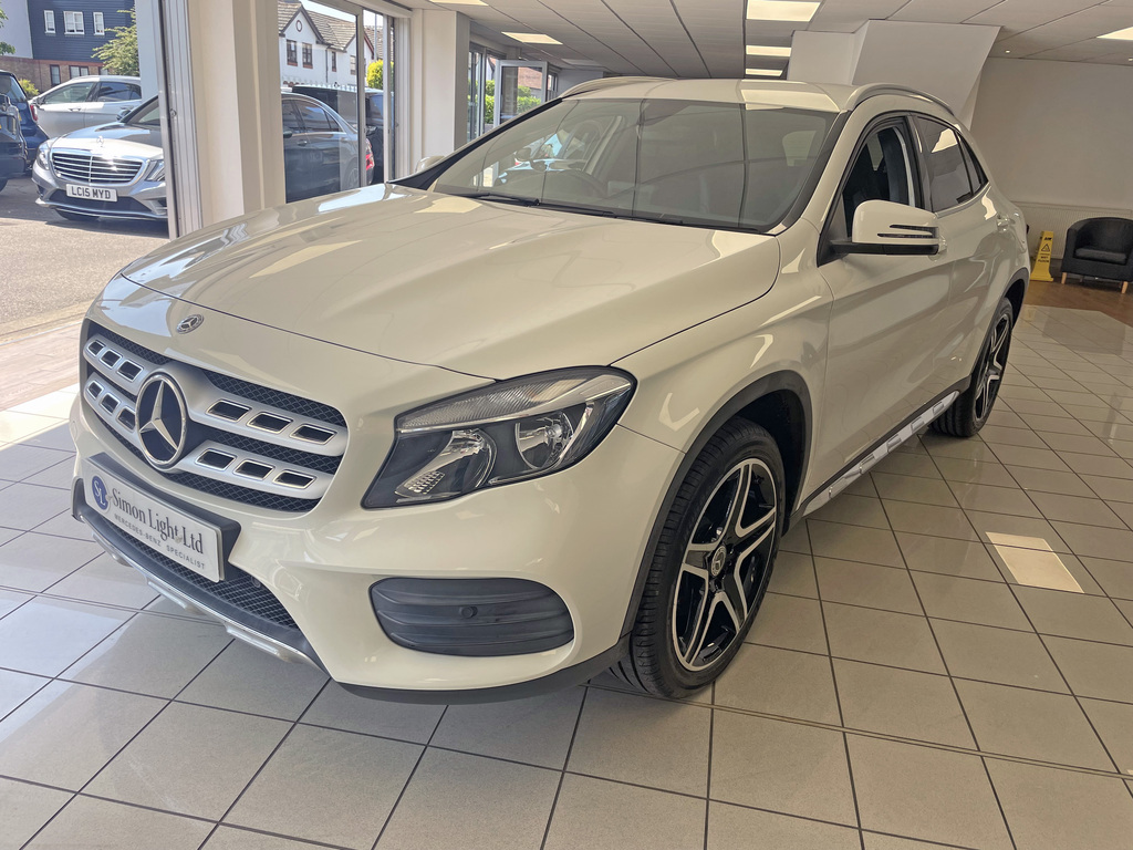 Mercedes-Benz GLA Class Gla220d Amg Line 4-Matic Eu6 White #3