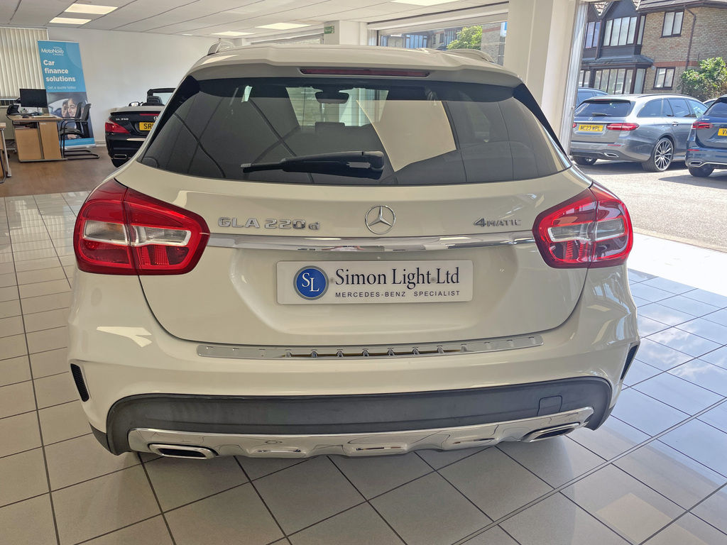 Mercedes-Benz GLA Class Gla220d Amg Line 4-Matic Eu6 White #4