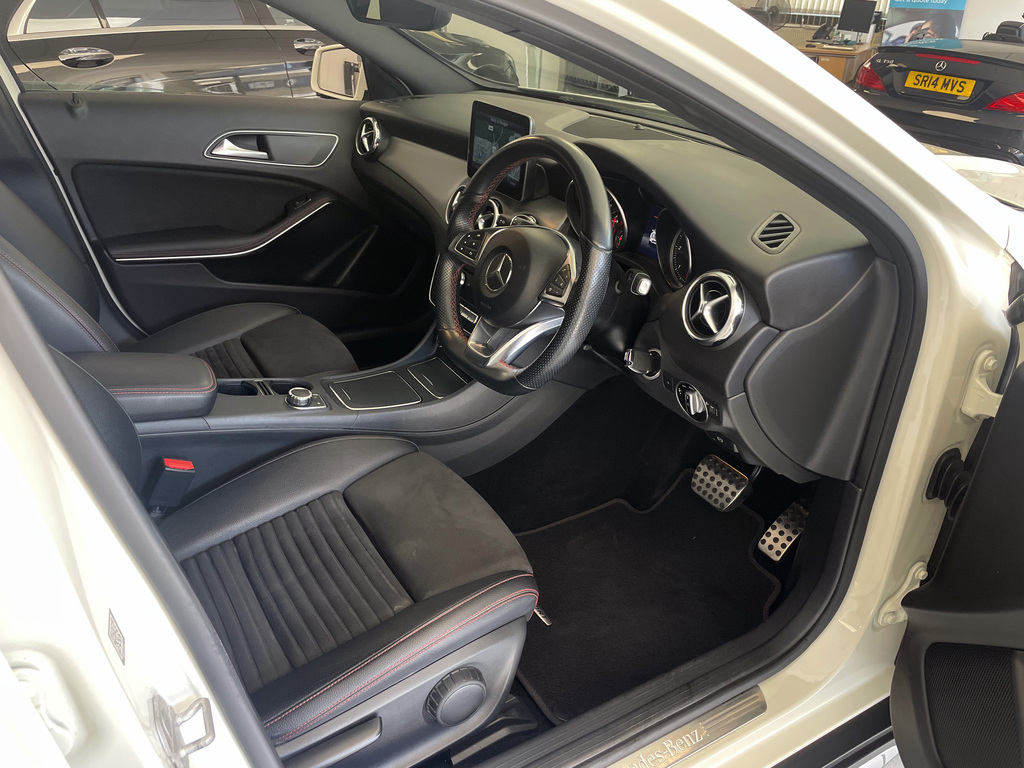 Mercedes-Benz GLA Class Gla220d Amg Line 4-Matic Eu6 White #5