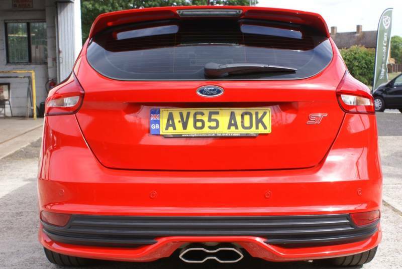 Ford Focus 2.0T Ecoboost St-2 - 2015 65 AV65AOK Red #6
