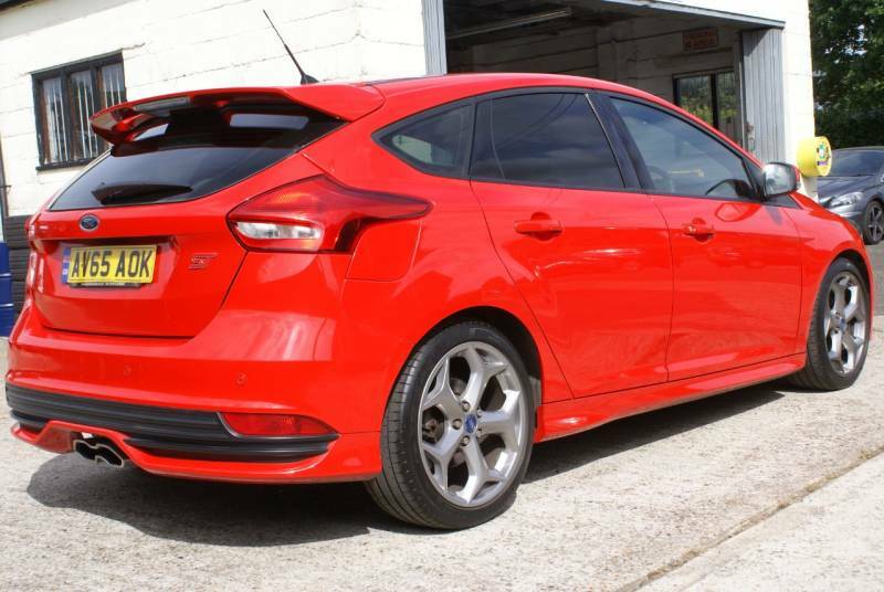 Ford Focus 2.0T Ecoboost St-2 - 2015 65 AV65AOK Red #4