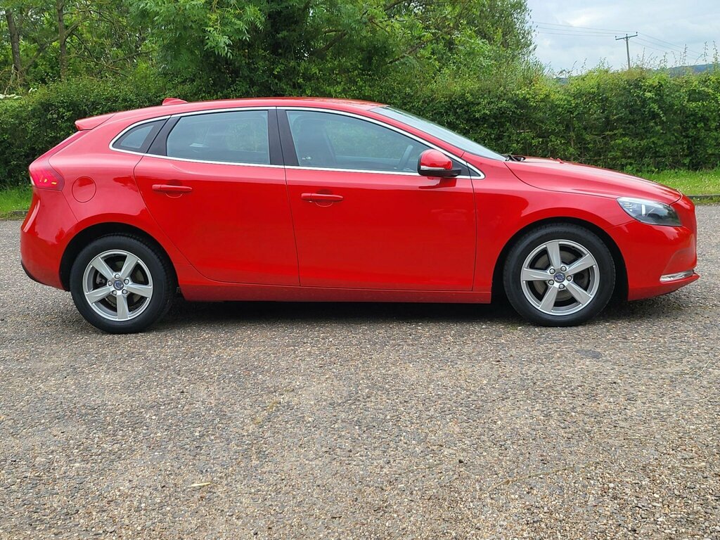Volvo V40 2.0 T2 Se Euro 6 Ss Red #5
