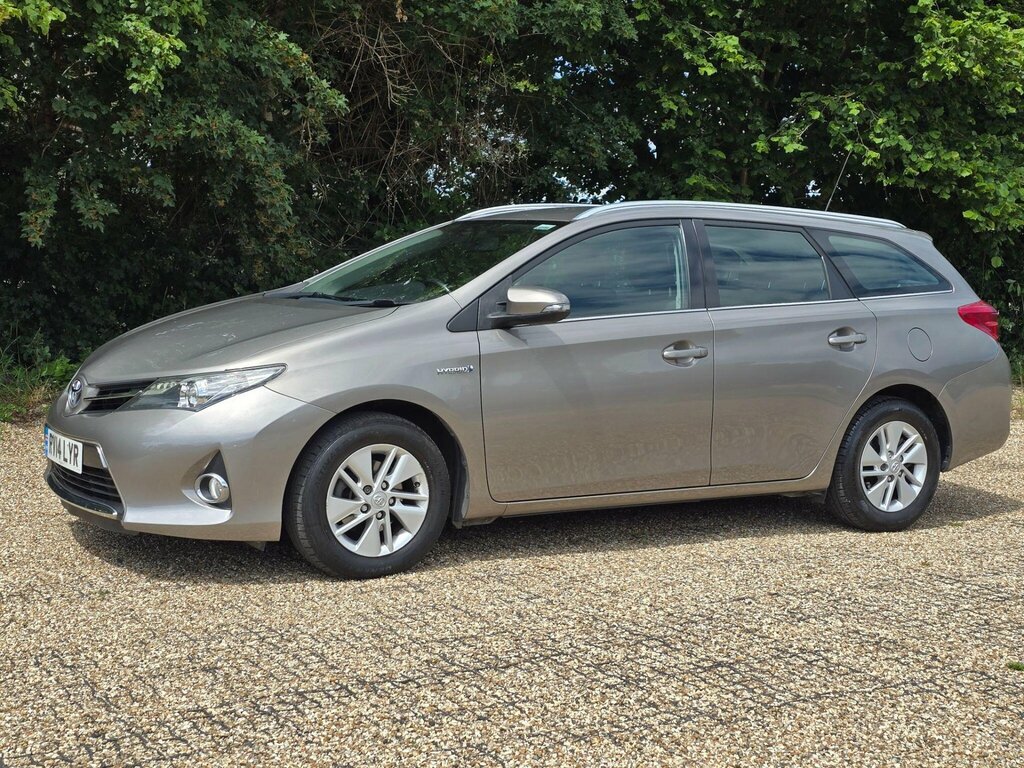 Toyota Auris Auris White #17
