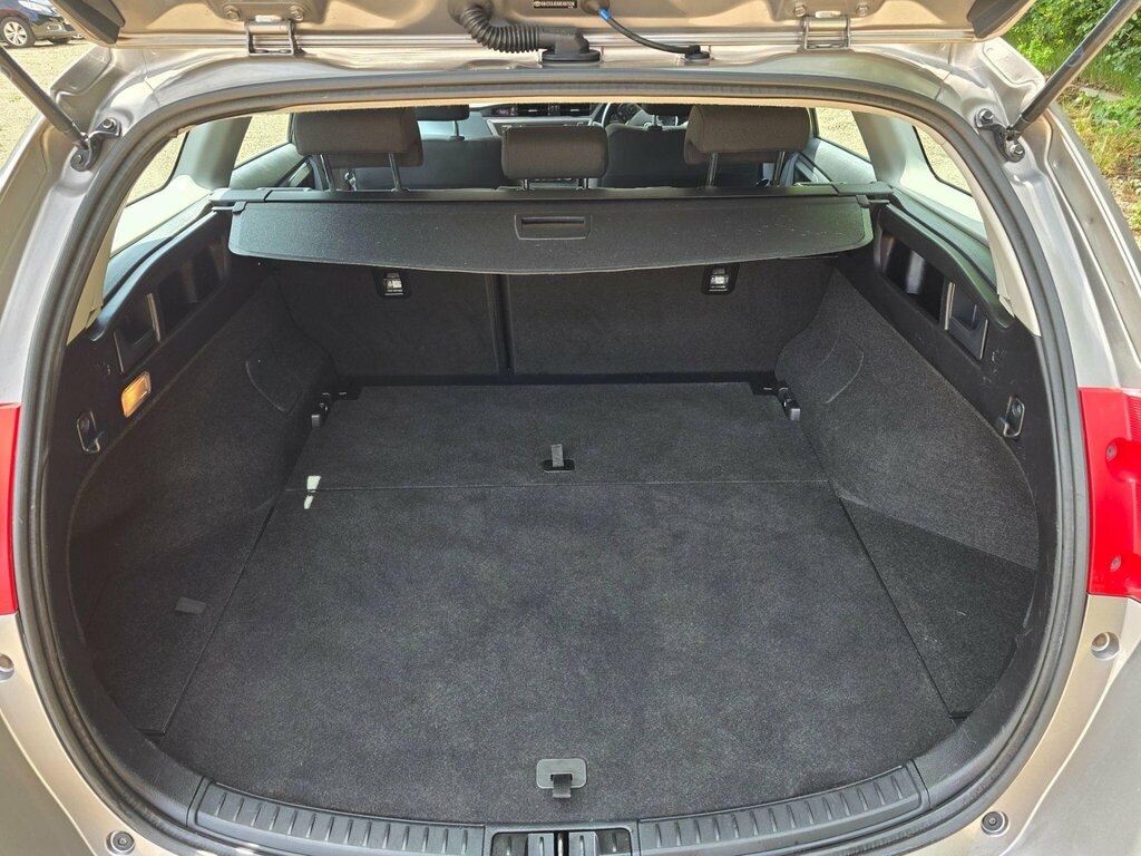 Toyota Auris Auris White #9