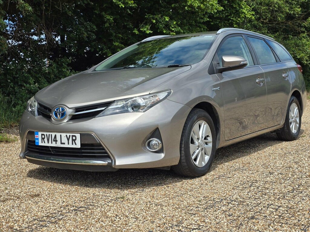 Toyota Auris Auris White #24