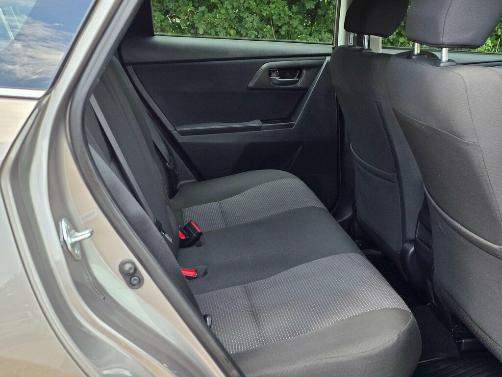 Toyota Auris Auris White #20